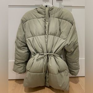 H&M Light Khaki Green Drawstring Waist Puffer Jacket. SIZE M.